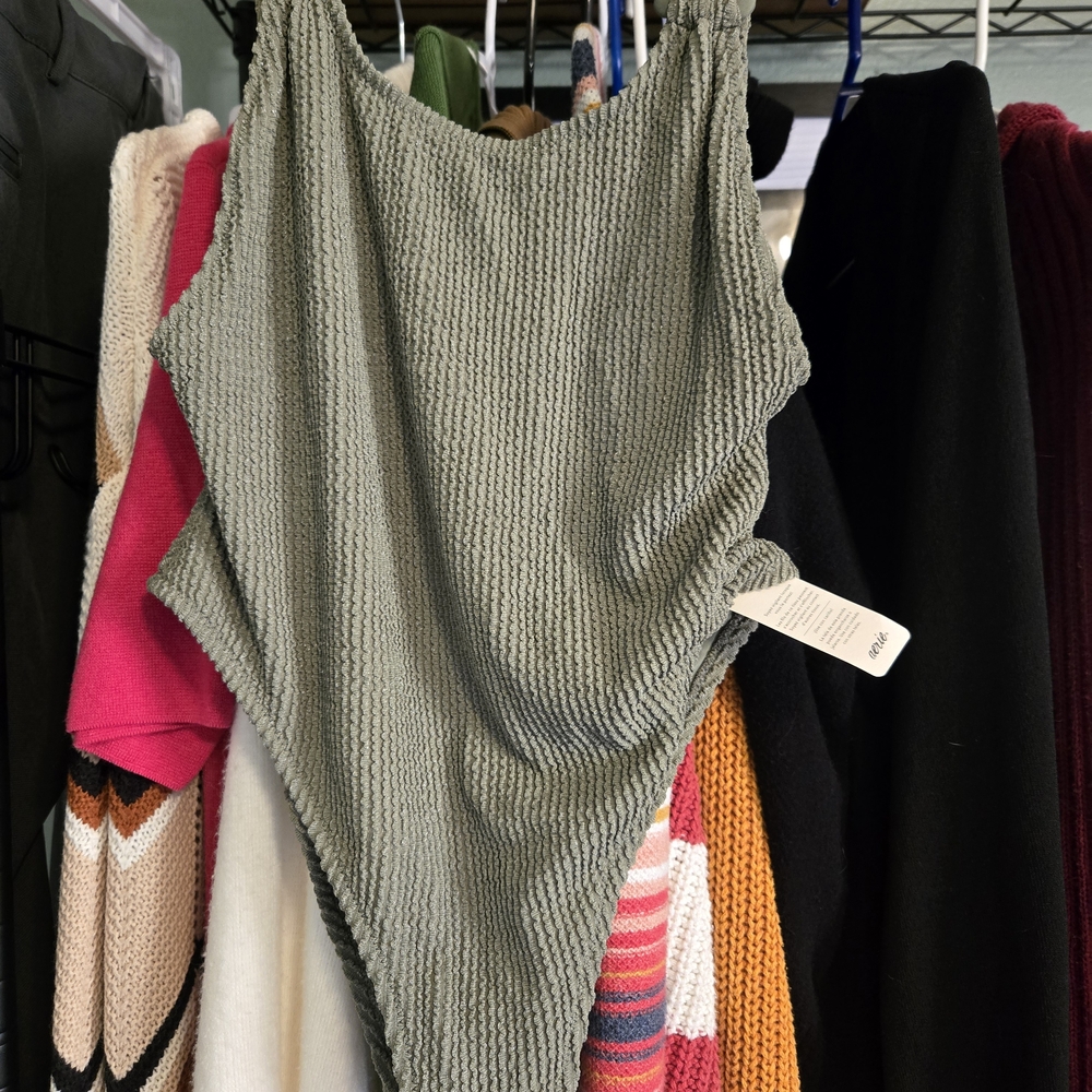 11 Items Size Small